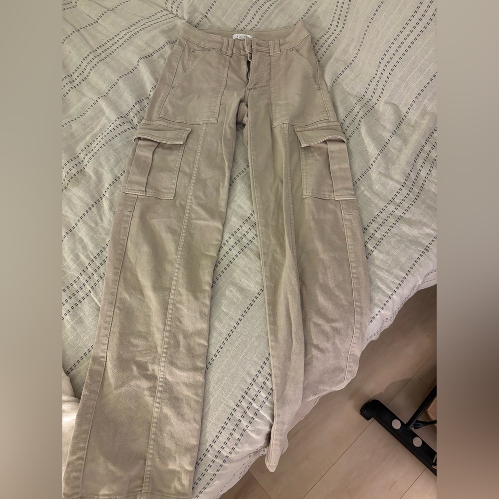 Woman’s Tan Cargo Pants